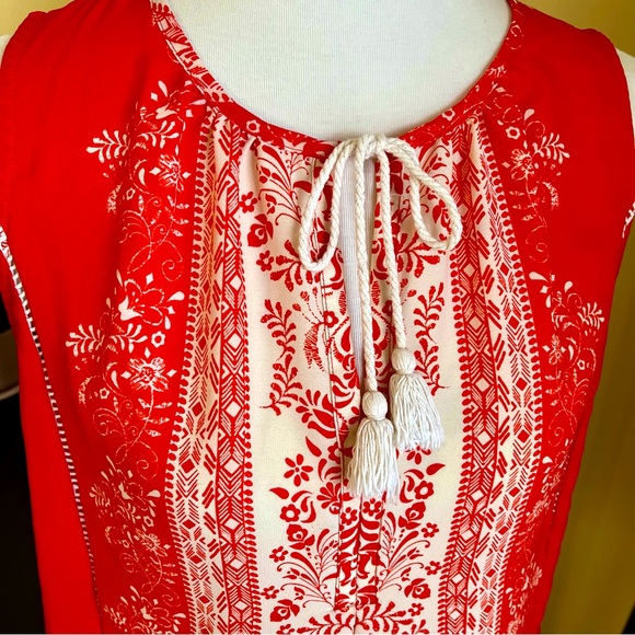 Collective Concepts Sleeveless Blouse - Picture 2 of 6